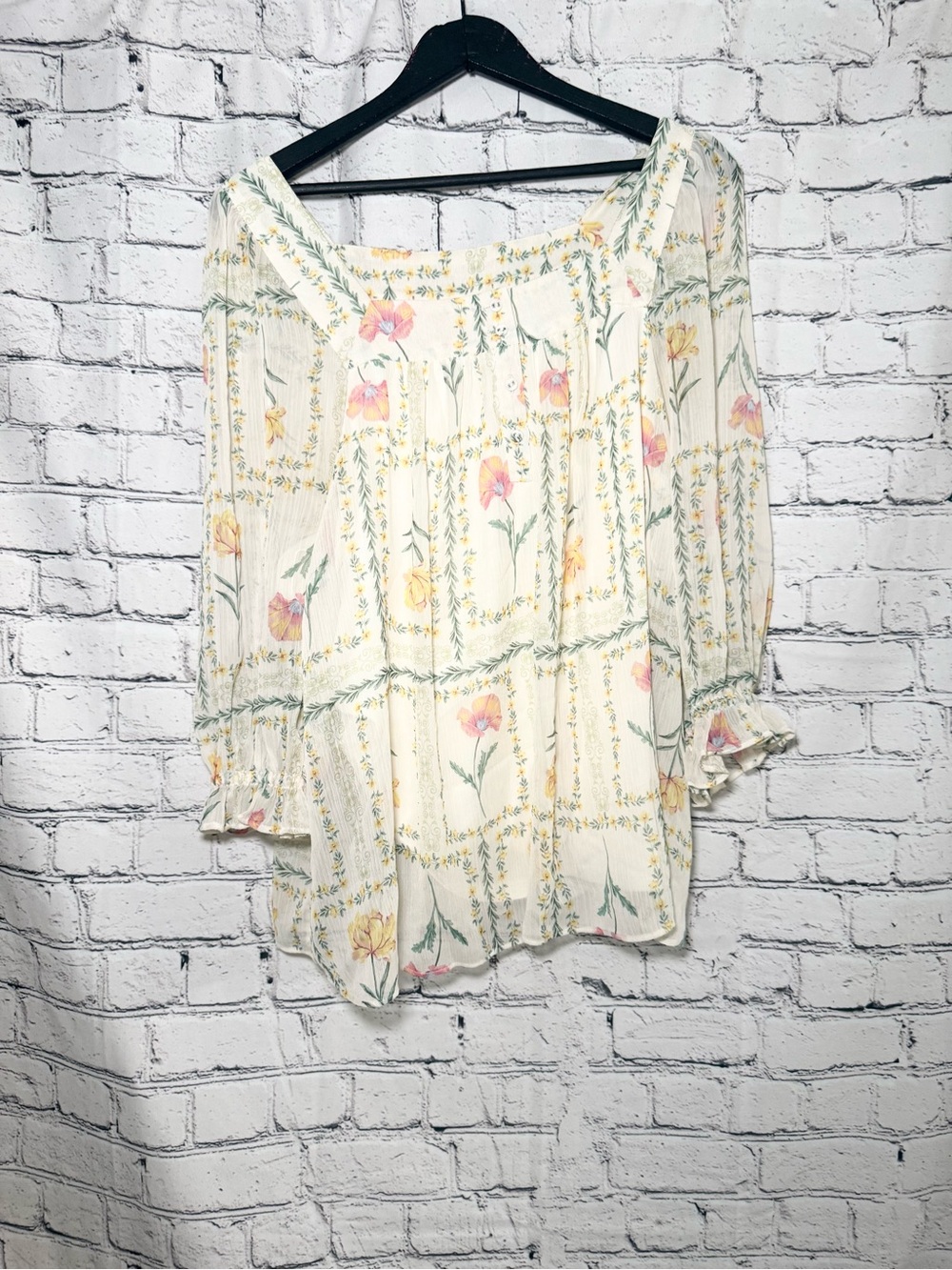 LC Lauren Conrad. Floral top. Size XL